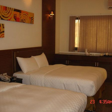 Hip Spa Motel Taichung Extérieur photo