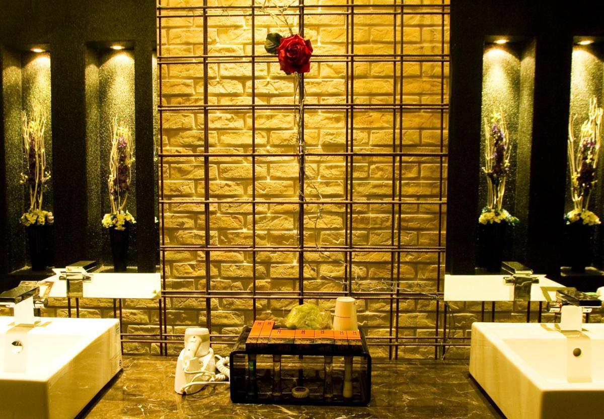 Hip Spa Motel Taichung Extérieur photo
