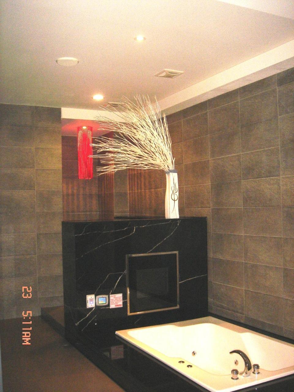 Hip Spa Motel Taichung Extérieur photo
