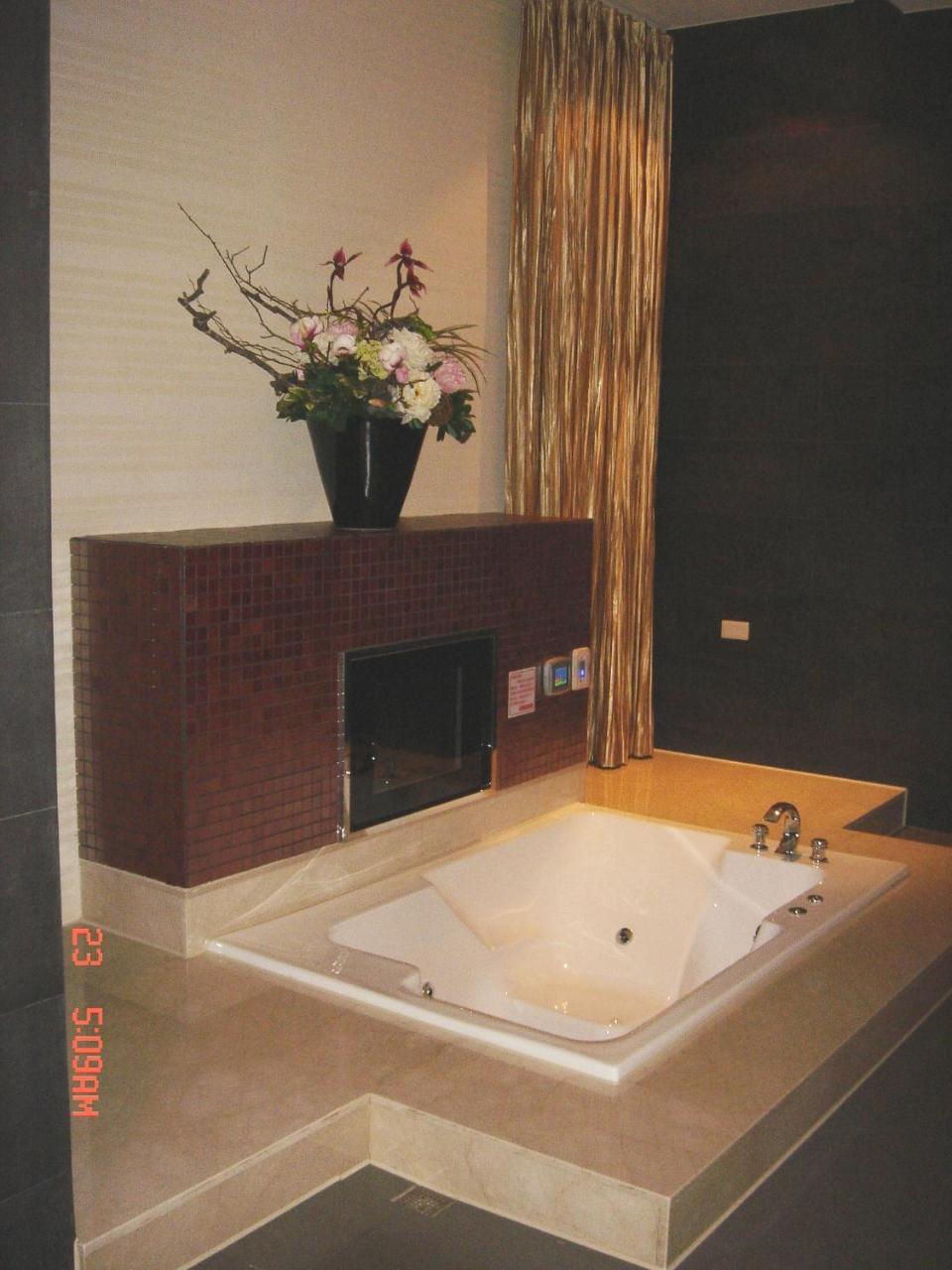 Hip Spa Motel Taichung Extérieur photo