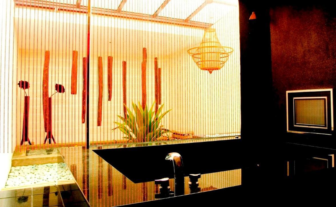 Hip Spa Motel Taichung Extérieur photo