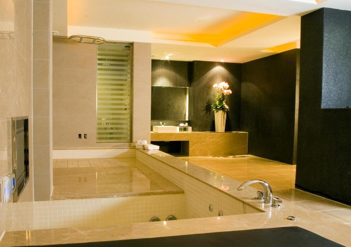 Hip Spa Motel Taichung Extérieur photo
