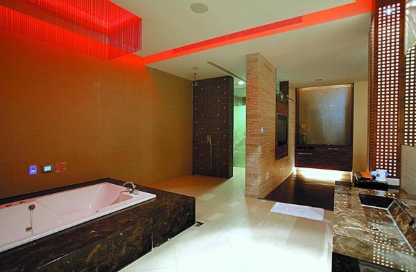 Hip Spa Motel Taichung Extérieur photo