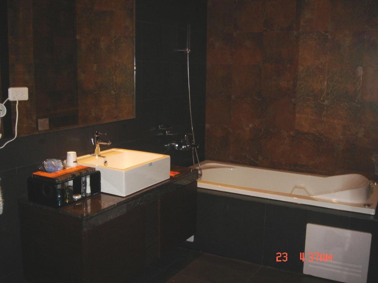 Hip Spa Motel Taichung Extérieur photo