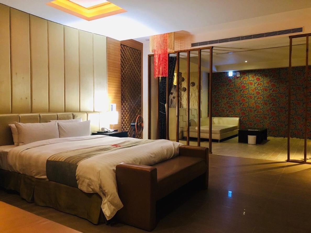 Hip Spa Motel Taichung Extérieur photo
