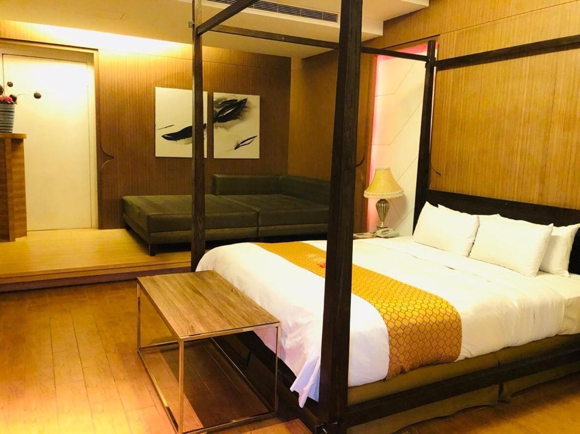 Hip Spa Motel Taichung Extérieur photo